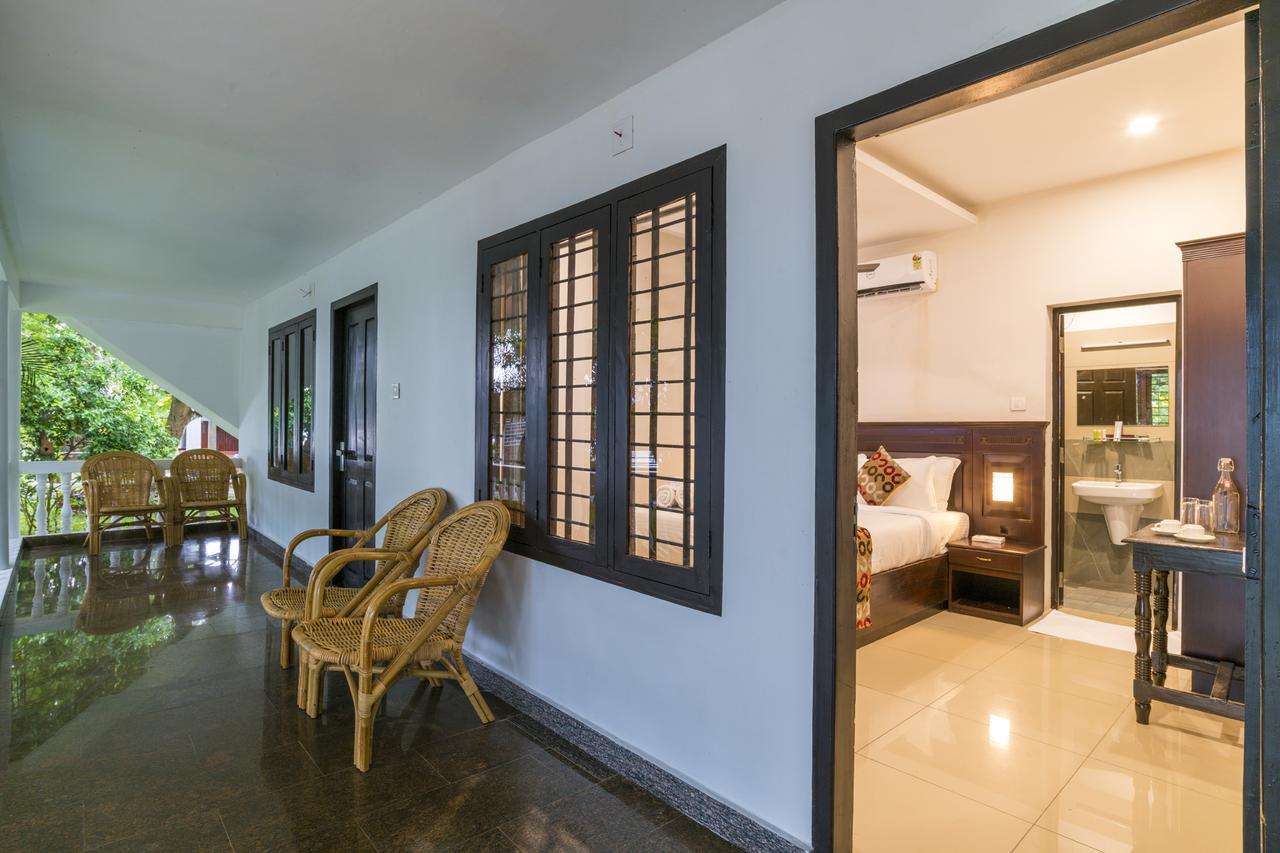 Warmth Lake Haven Alappuzha Exterior foto